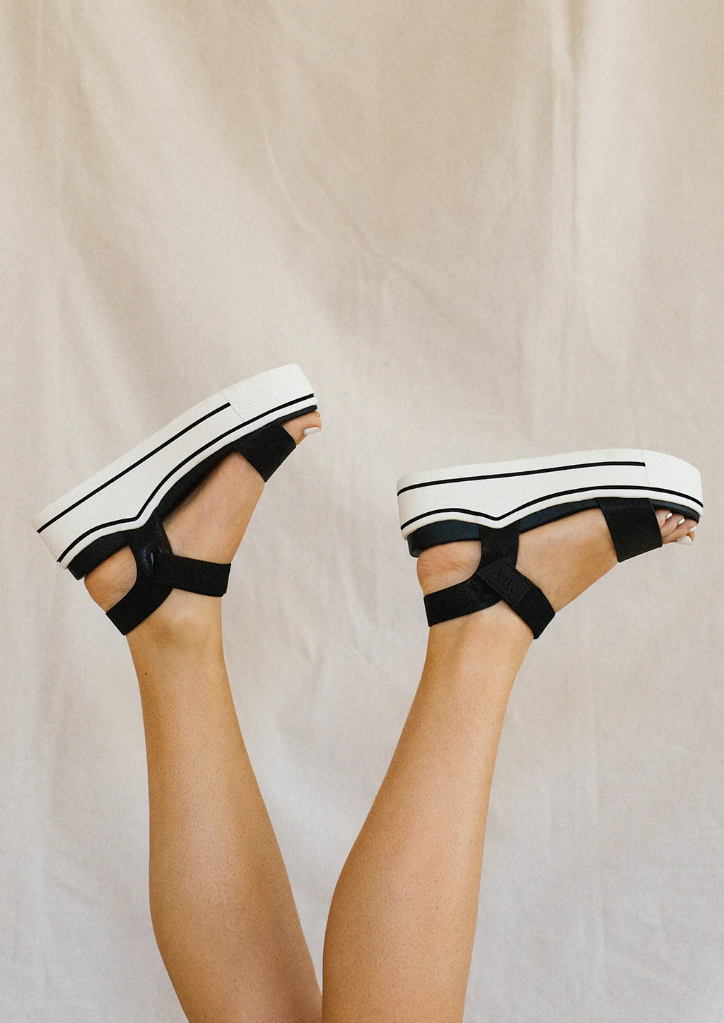 ODELIA - BLACK - Image 5